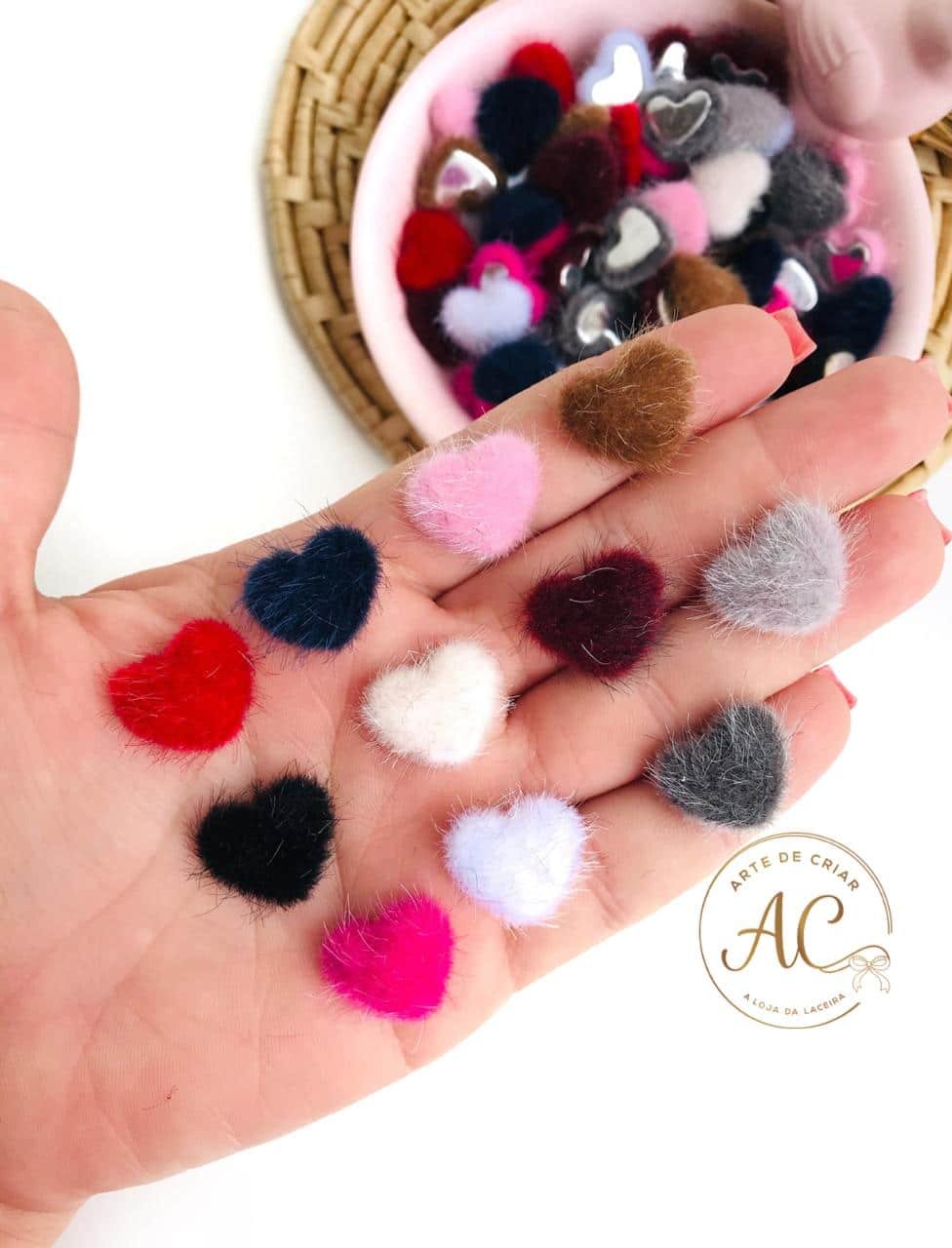 Aplique mini coração de pelúcia 17mm