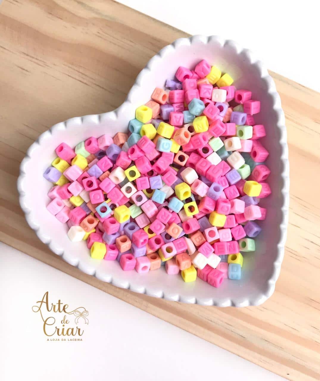 Entremeio de letra quadrada colorida candy color (20g)