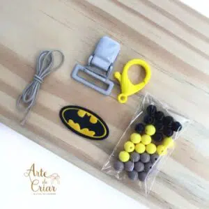 Kit completo p/ prendedor de chupeta batman Escudo
