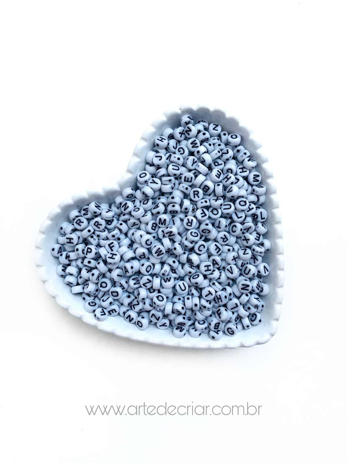 Entremeio de letra redonda branco c/ preto 7mm (20g)