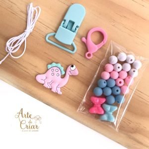 Kit completo p/ prendedor de chupeta Dinossauro rosa