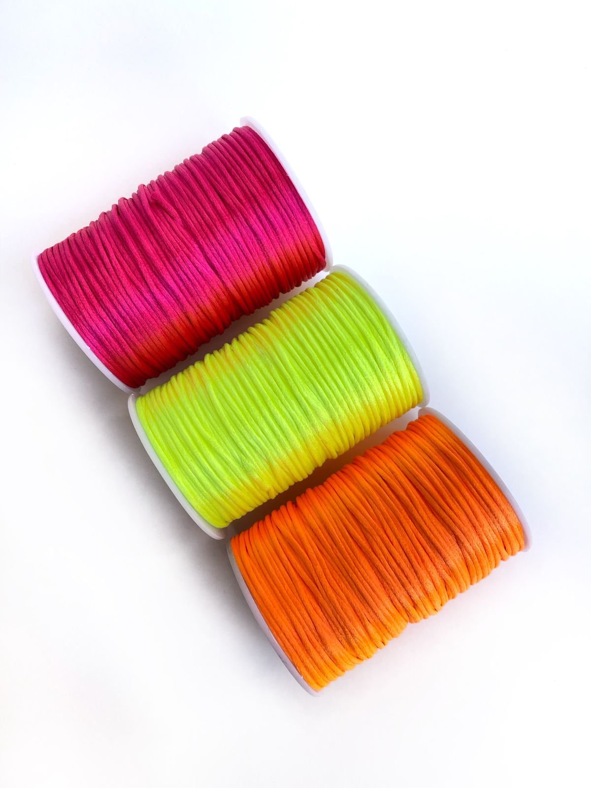 Fio de cetim neon 2mm (Peça c/ 5 metros)