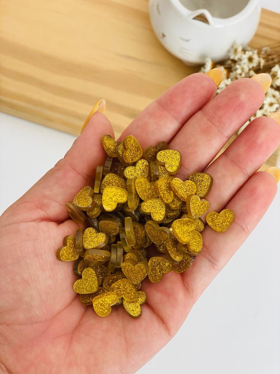 Mini coração de acrílico dourado
