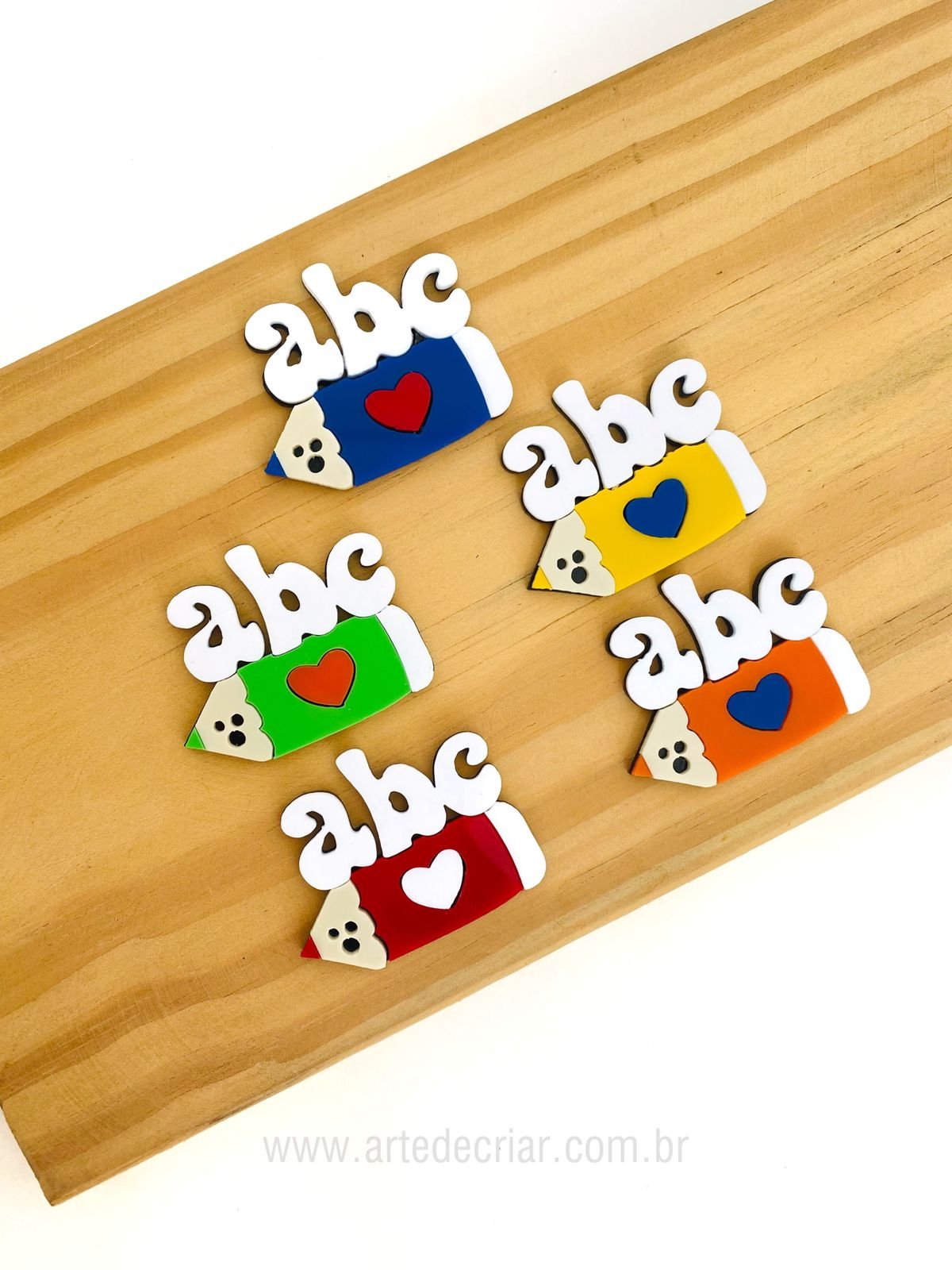 Aplique de acrílico escolar ABC c/ lápis