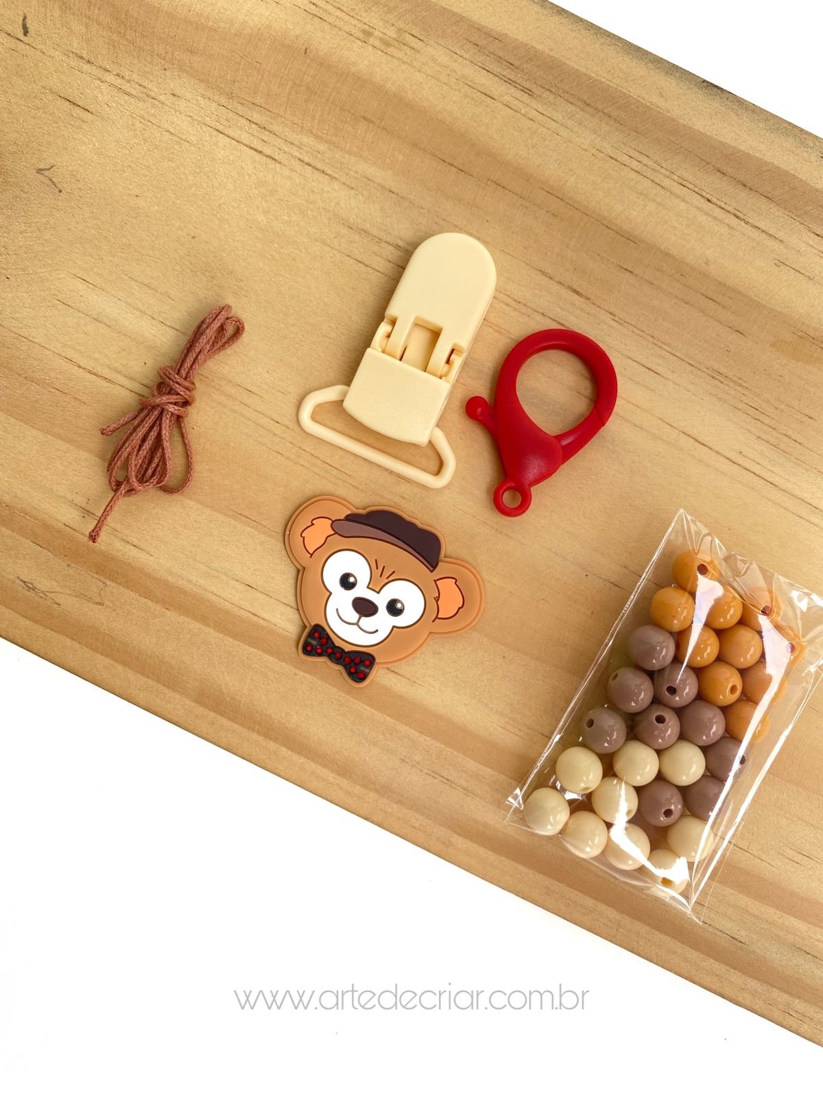 Kit completo p/ prendedor de chupeta Macaquinho c/ gravata