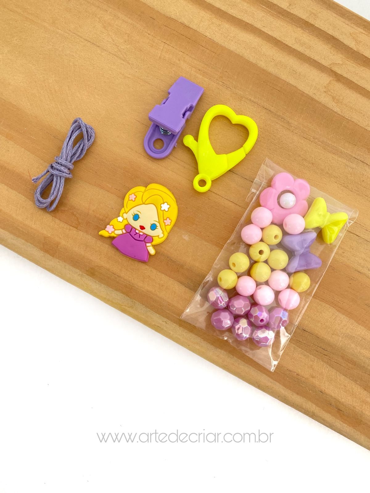 Kit completo p/ prendedor de chupeta Rapunzel