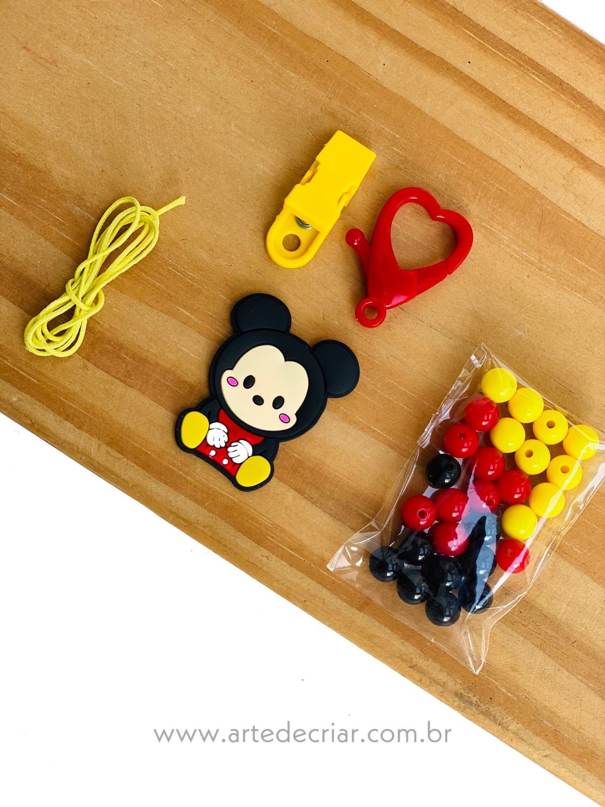 Kit completo p/ prendedor de chupeta Mickey sentado