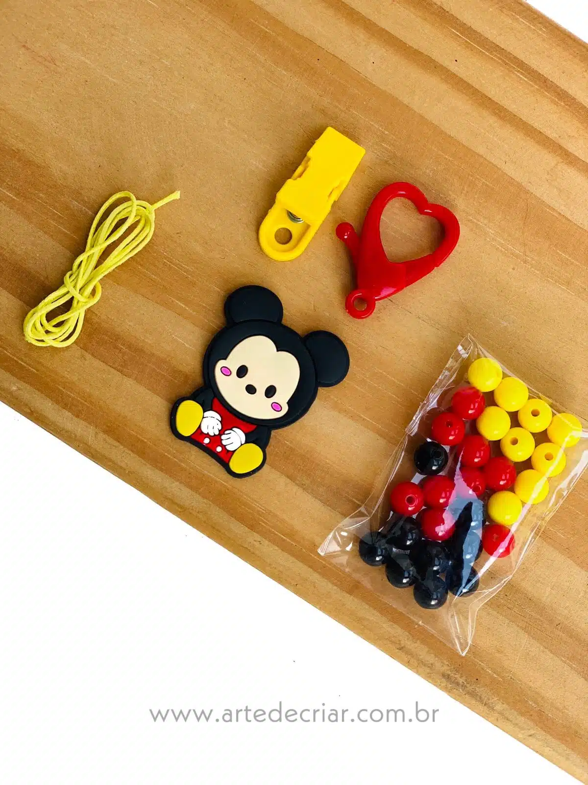 Kit completo p/ prendedor de chupeta Mickey sentado