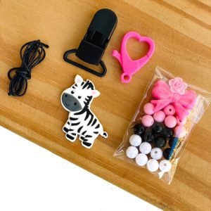 Kit completo p/ prendedor de chupeta zebra feminino - Imagem 1