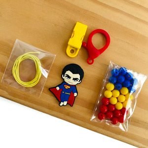 Kit completo p/ prendedor de chupeta Super Homem cabelo preto - Imagem 1