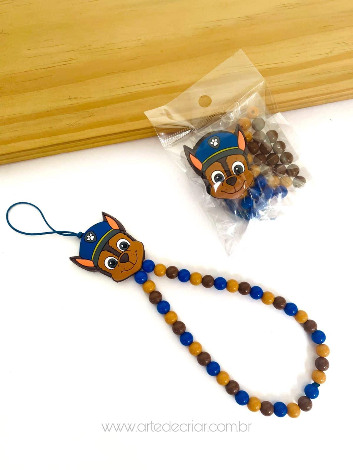 Kit p/ cordinha de garrafinha e strap phone - Chase c/ marrom