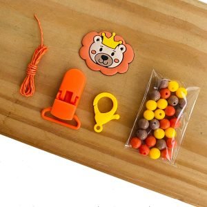 Kit completo p/ prendedor de chupeta Leão c/ coroa - Imagem 1