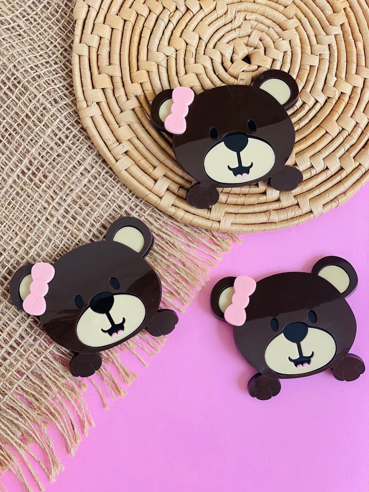 Aplique de acrílico curvado Urso marrom P/ tiara