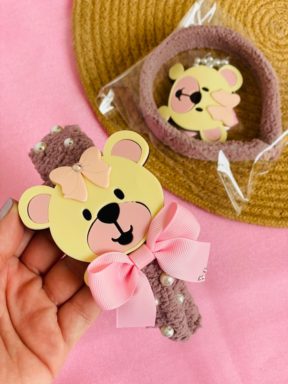 Kit tiara de pelúcia urso bege c/ rosa