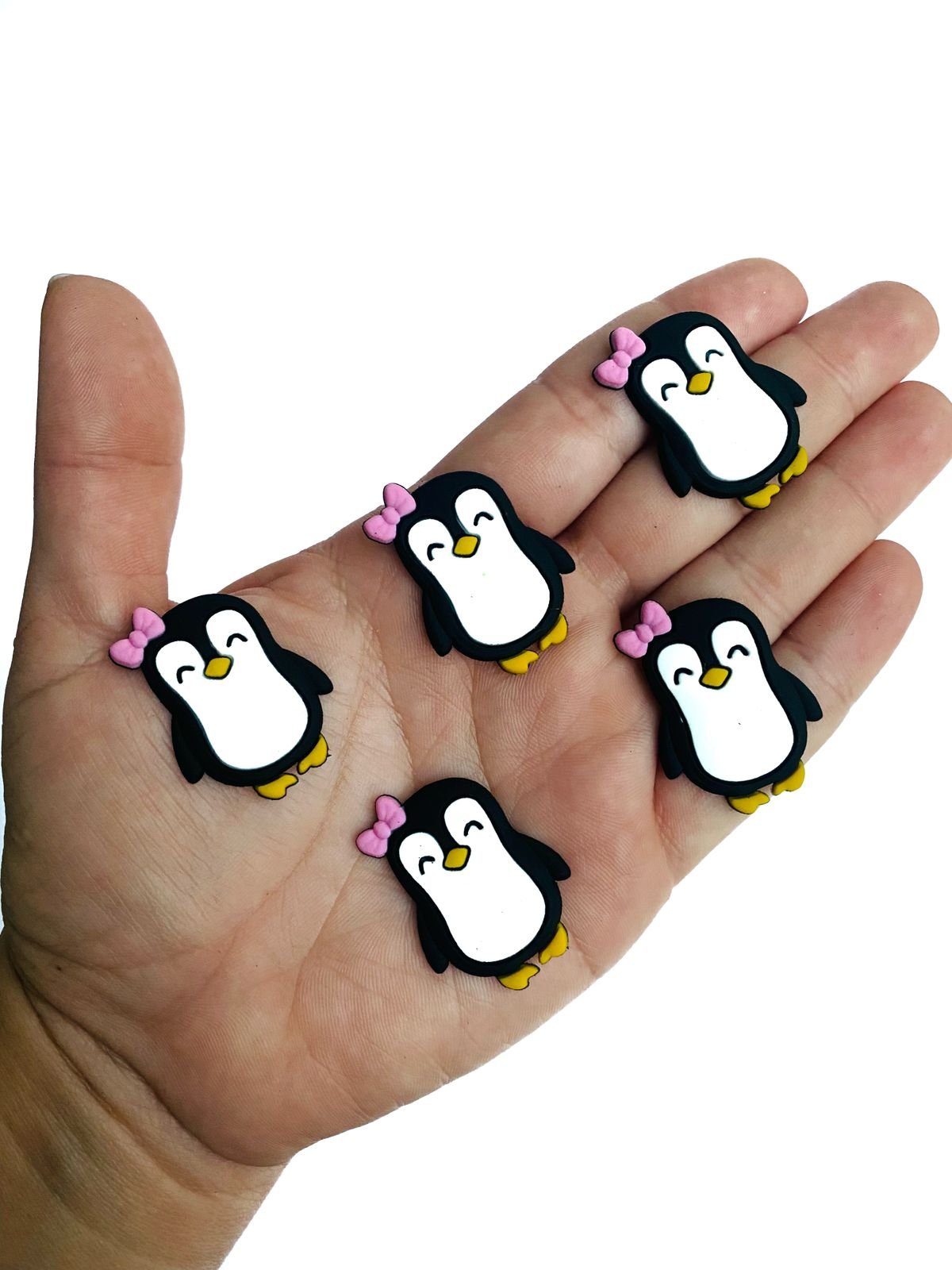 Aplique emborrachado pinguim com laço rosa