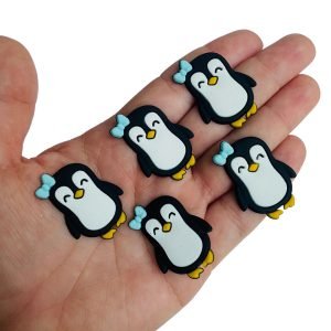 Aplique emborrachado pinguim com laço azul - Imagem 1