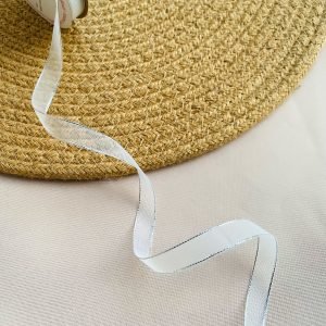 Fita Sinimbu organza branca c/ borda prata 10mm - Imagem 1