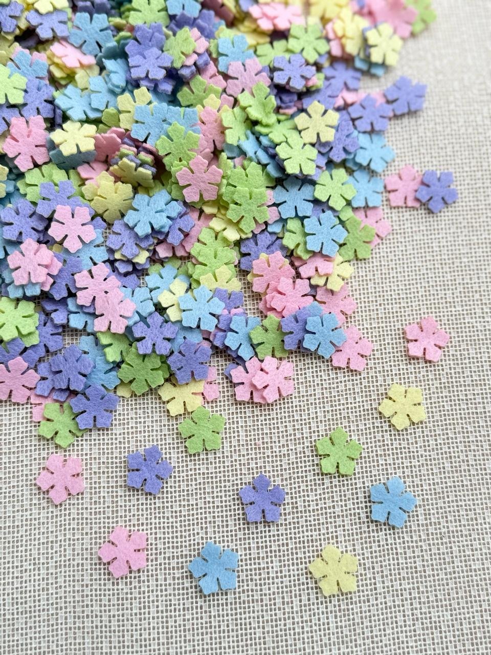 Mini flor de feltro [mod 3] 1,5cm (20 und)