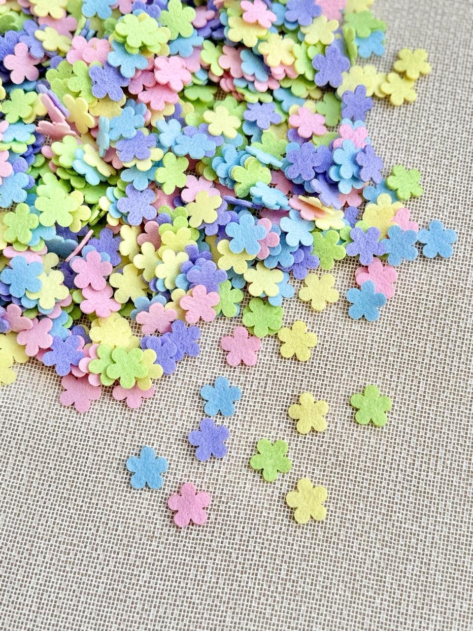 Mini flor de feltro [mod 1] 1,5cm (20 und)