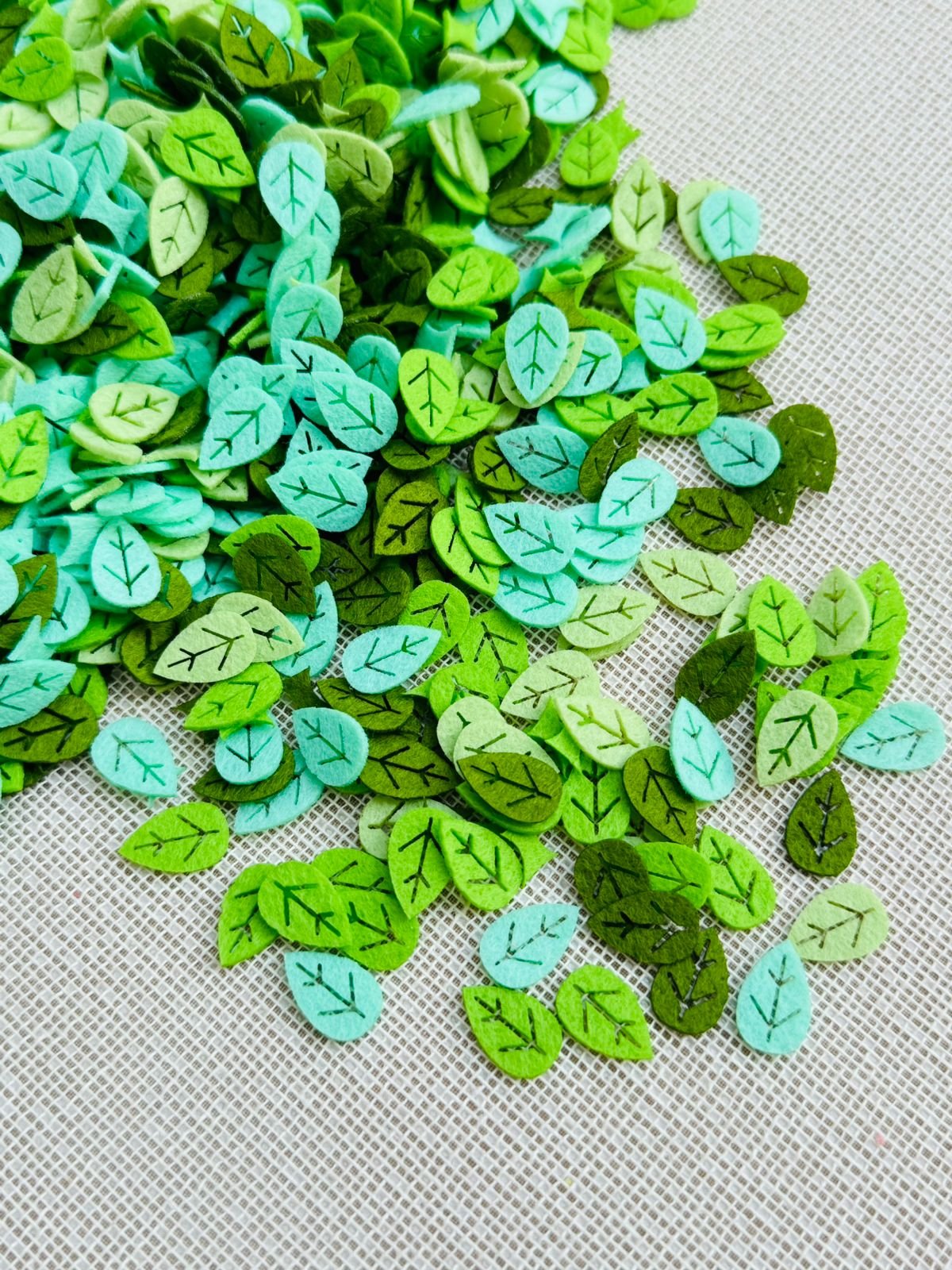Mini folha de feltro 1,5cm (20 und)