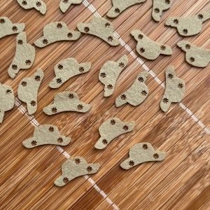 Mini aplique de feltro Chapéu matutinho 2,5cm. (4 und) - Imagem 1