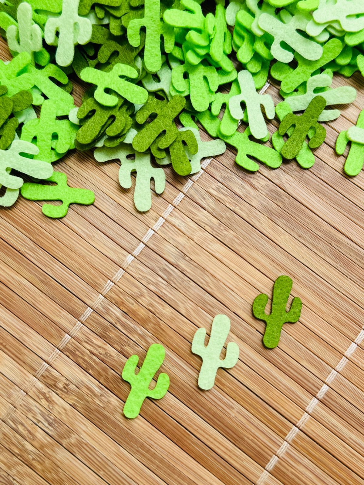 Mini aplique de feltro Cacto 2cm. (6 und)