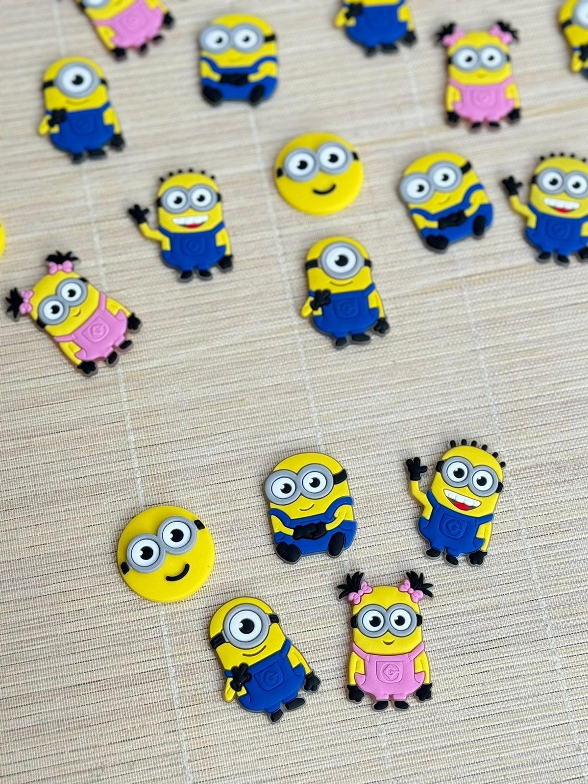 kit aplique emborrachado Minions com 5 unidades.