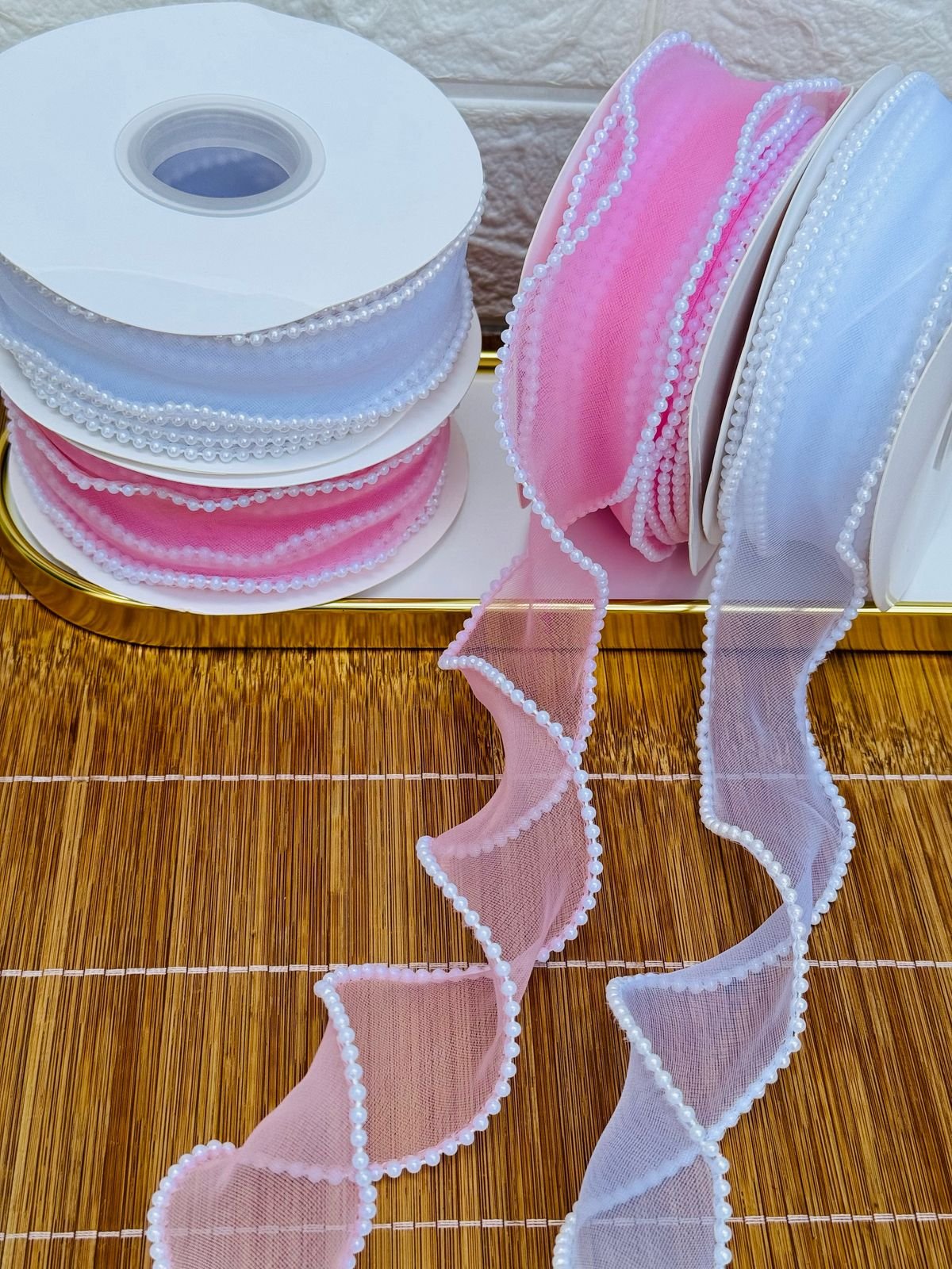 Fita de organza com borda de pérola