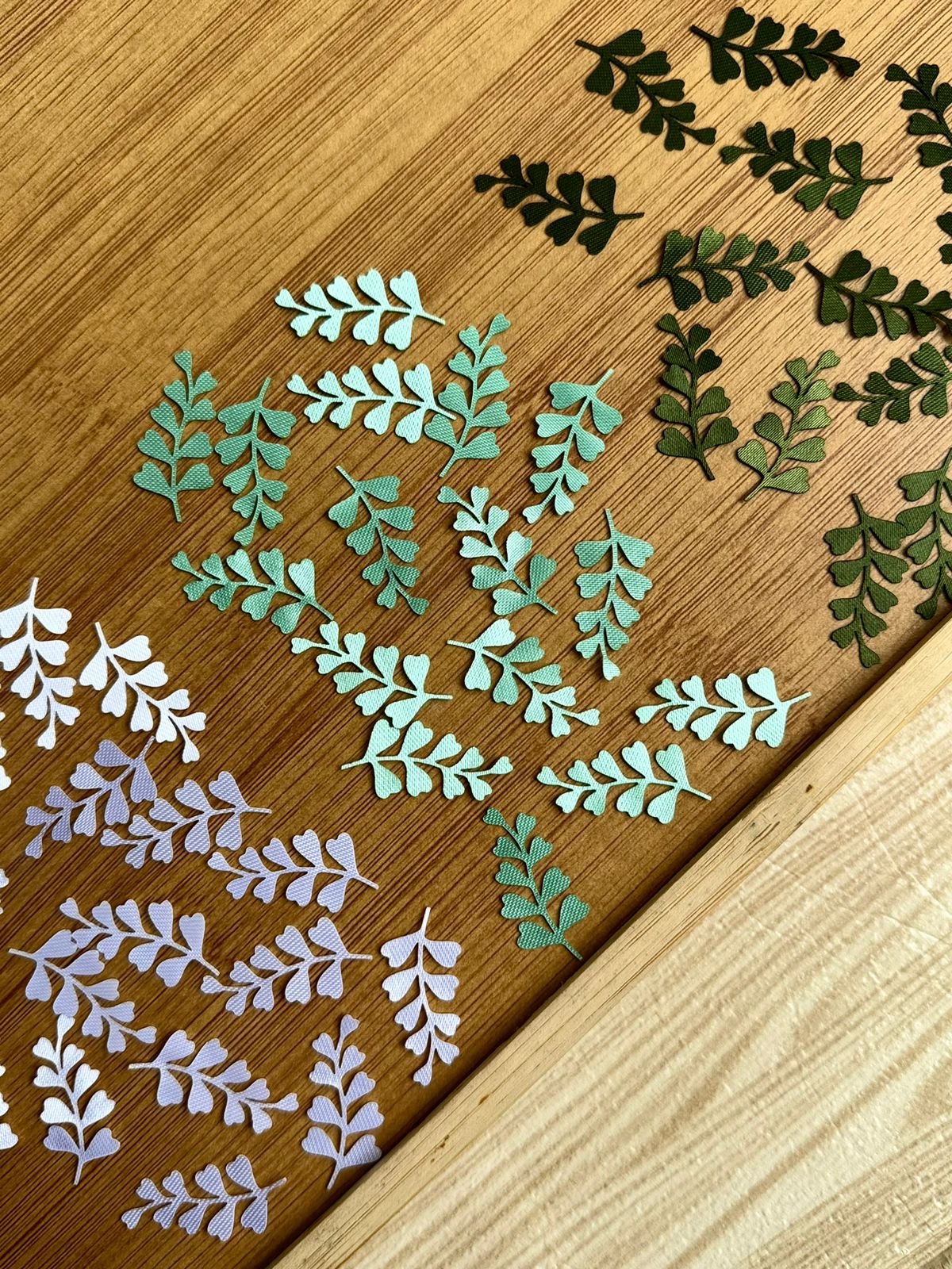 Ramo folhagem coração 3cm (5 unidades)