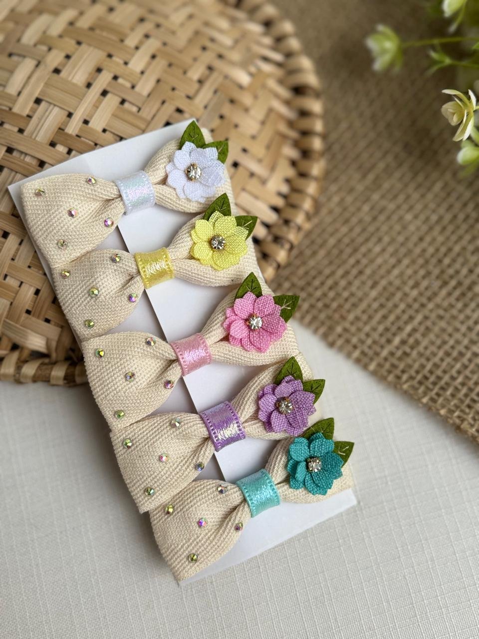 Kit para montagem mini laço floral com strass (5 laços)