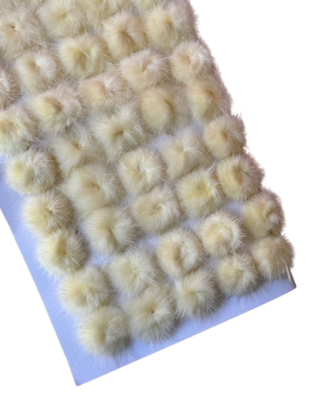 Pompom pelpudo achatado 2,5cm Amarelo bebê (2 und)