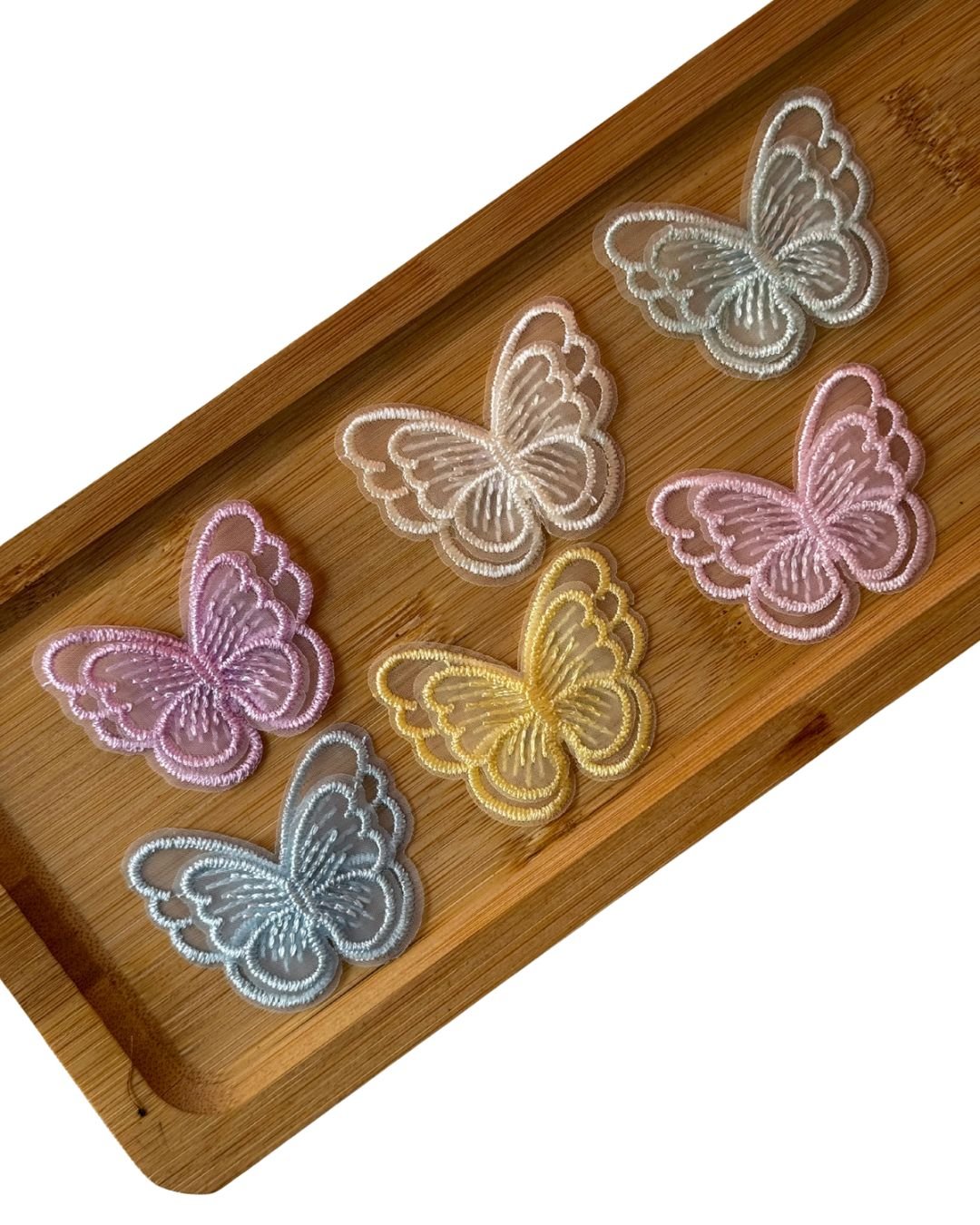 Borboleta de organza bordada dupla (2 und)