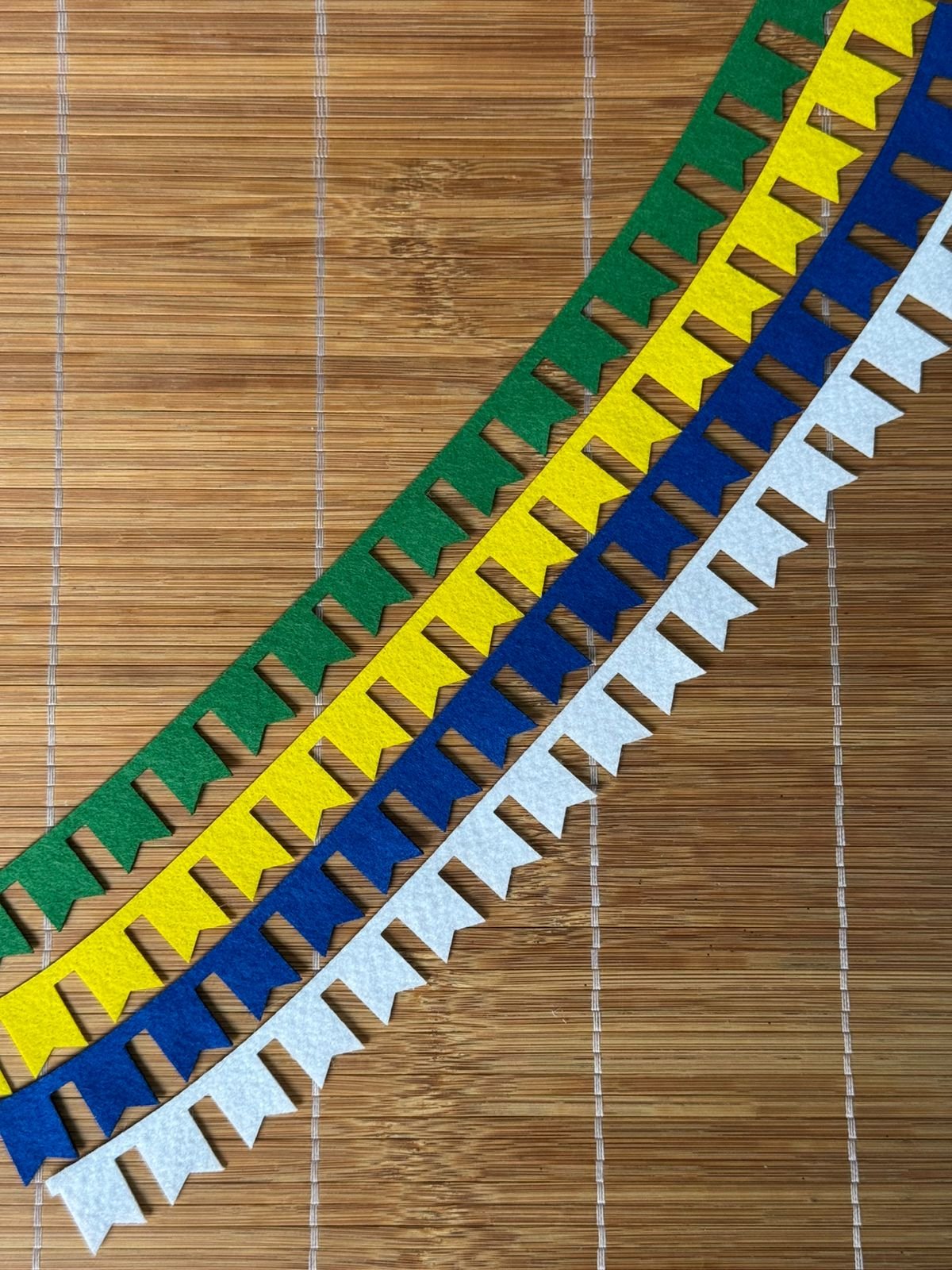 Tassel bandeirola cores do Brasil (4 tiras)