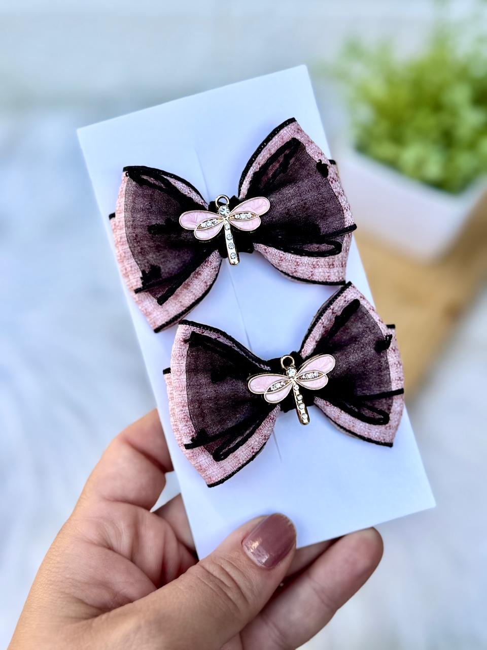 Kit para montagem par de lacinho xadrez rosé com preto e libélula rosa