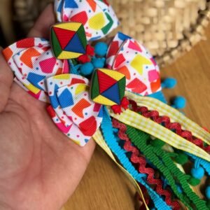 Kit parzinho de laço junino balão colorido com bandeirinhas - Imagem 2