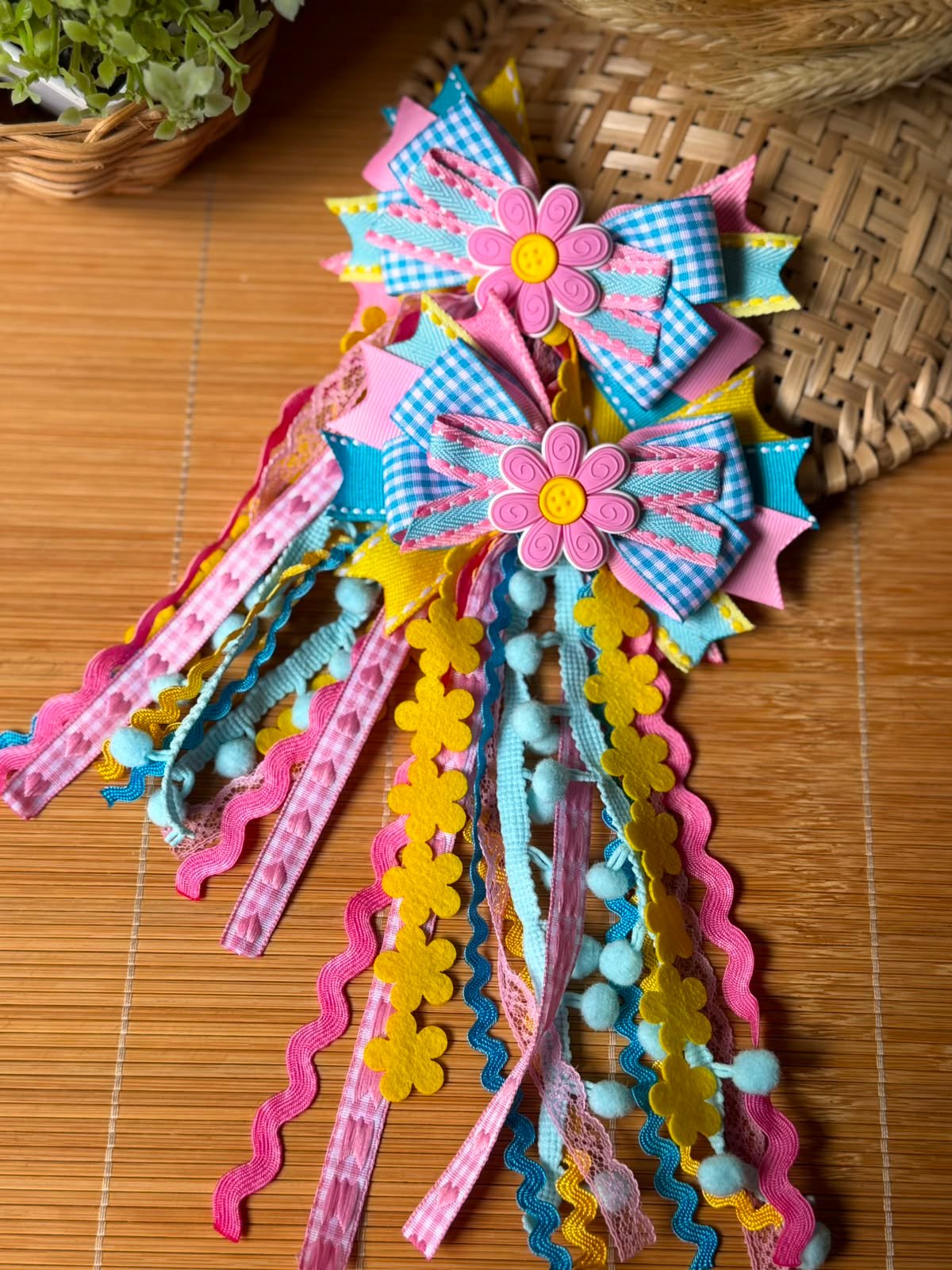 Kit parzinho de laço junino Flor rosa bebê com xadez azul turquesa