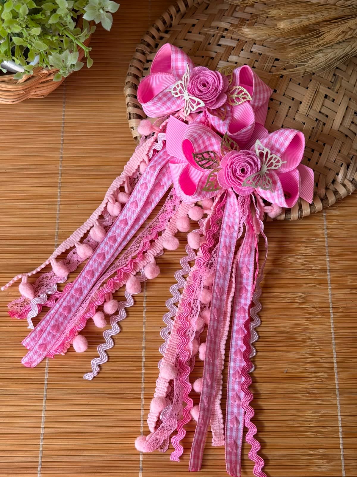 Kit parzinho de laço junino Flor de linho com folhagem e borboleta