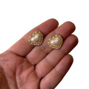 Chaton de metal coração com pérolas e strass